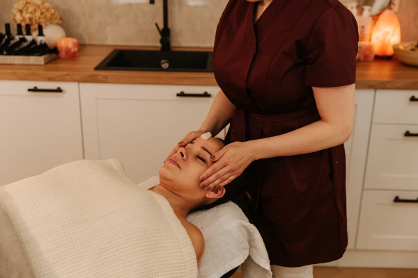 Kennismakingsbehandeling met huidanalyse in Deventer – persoonlijk intakegesprek bij Beautique Myrèn